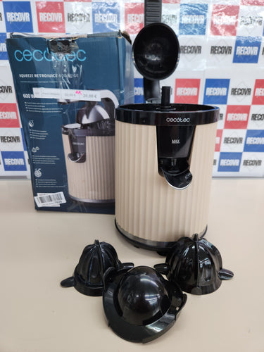 Exprimidor 600W Eléctrico de Brazo para Naranjas y Cítricos Xqueeze RetroJuice 600 Beige. Estilo Retro, Filtro de Acero Inoxidable, Cono de Plástico, Palanca para Extraer Pulpa, Antigoteo Cecotec
